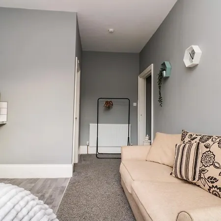 27 Westbourne Grove * Scarborough