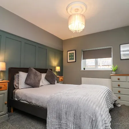 27 Westbourne Grove * Scarborough